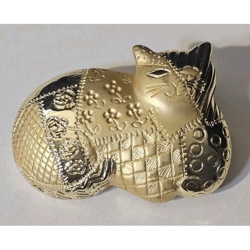 Vintage Patchwork Quilted Gold Tone Plump Cat Pin OAJC